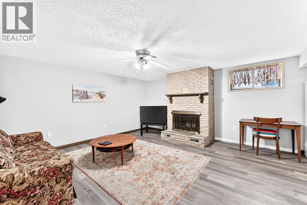 1949 Lytton Crescent Se Property Photo 27