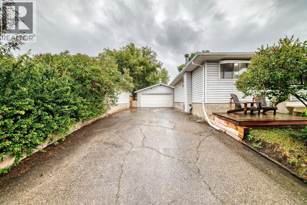 1949 Lytton Crescent Se Property Photo 43