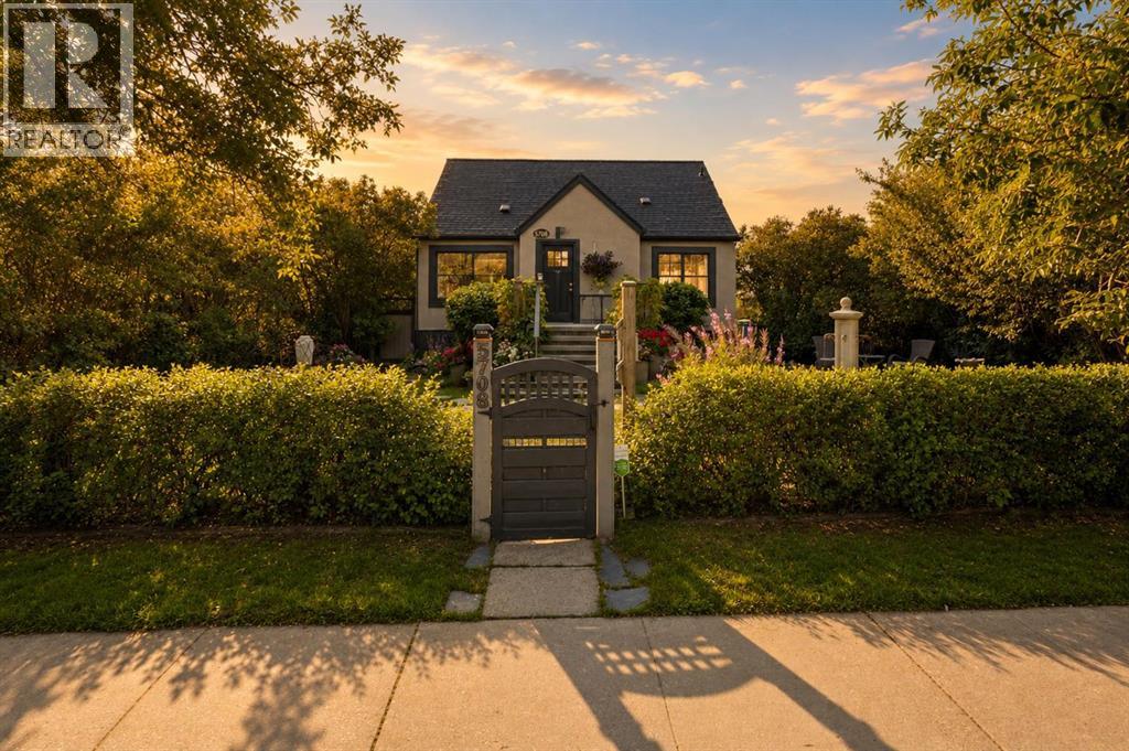 5708 45 Avenue Property Photo 1