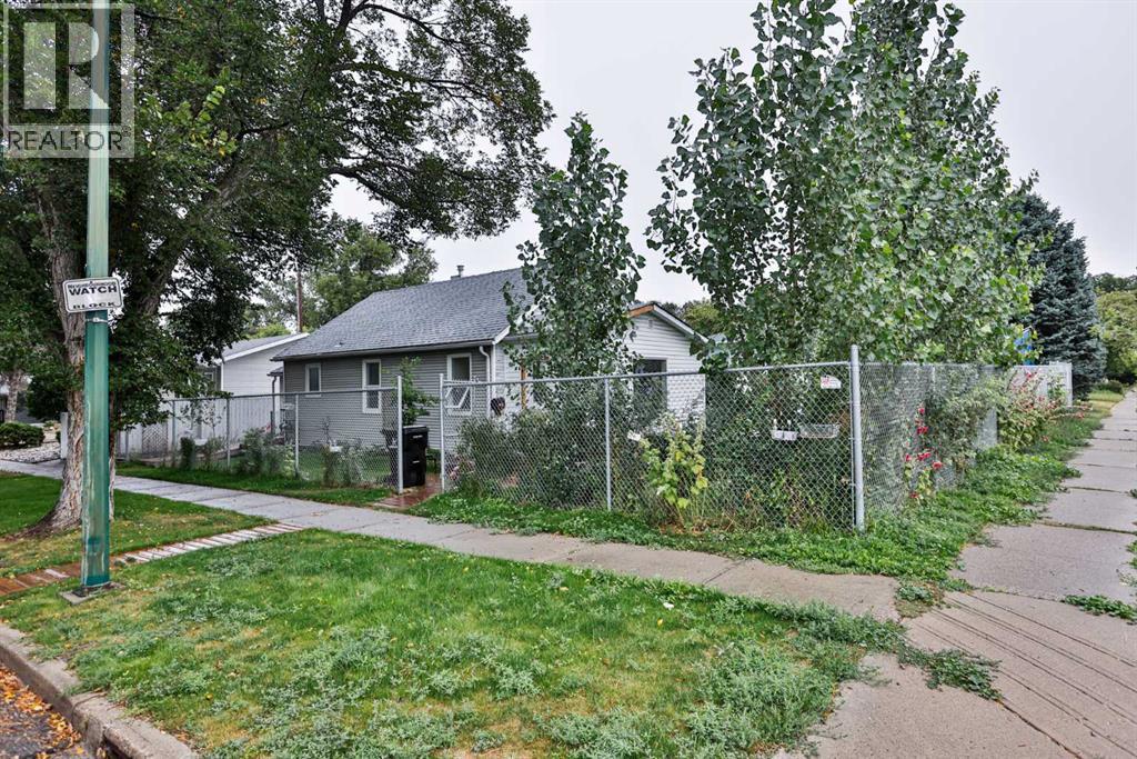 1901 1 Avenue N Property Photo 1