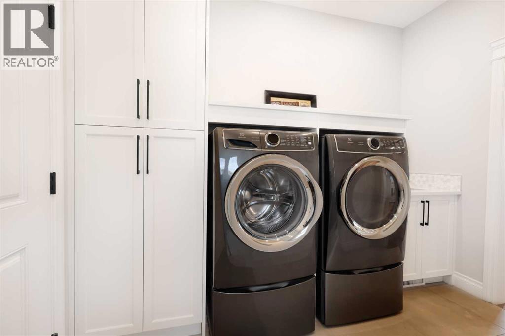 911 2 Avenue W Property Photo 16