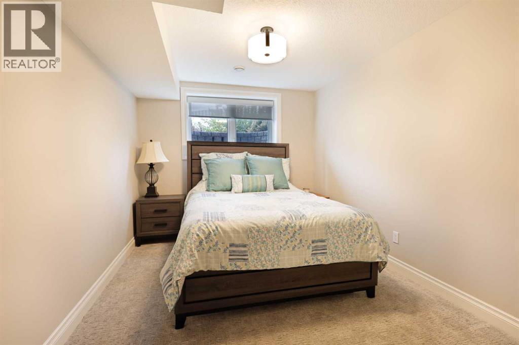 911 2 Avenue W Property Photo 36