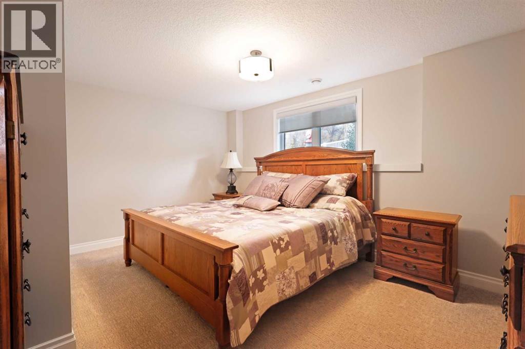 911 2 Avenue W Property Photo 38