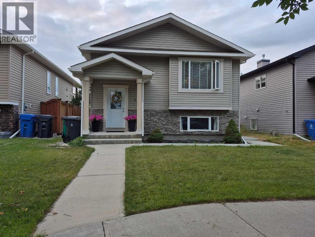 45 Sunridge Boulevard W Property Photo 1