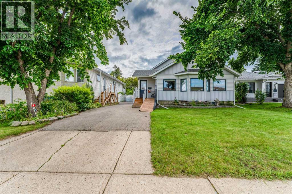 4729 49A Avenue Property Photo 1