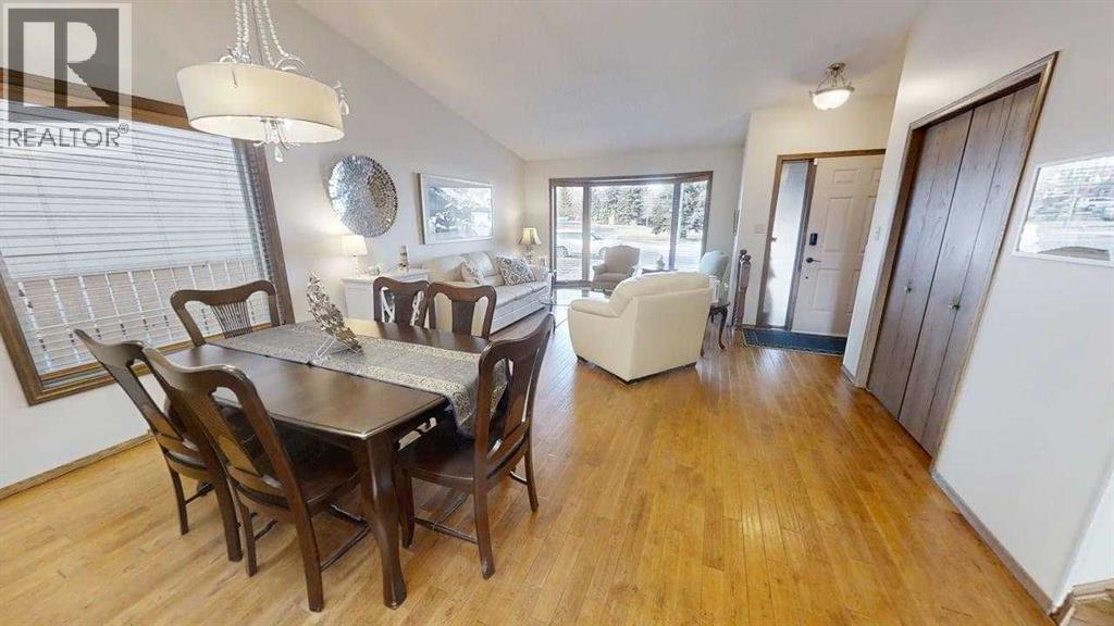 42 Ridgewood Boulevard W Property Photo 6