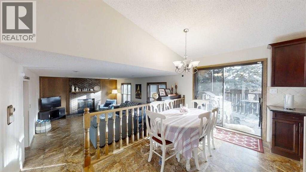 42 Ridgewood Boulevard W Property Photo 7