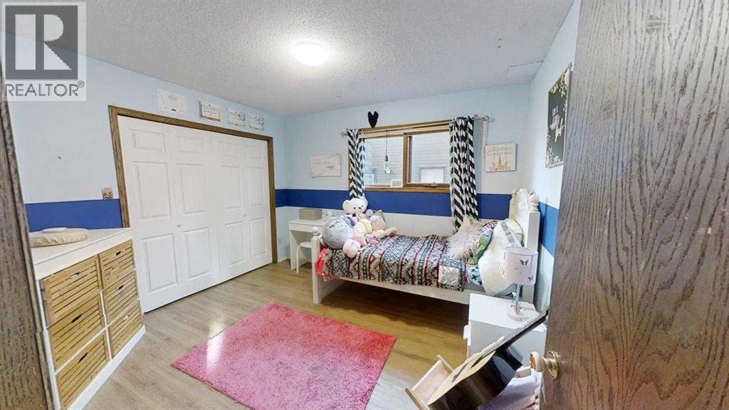 42 Ridgewood Boulevard W Property Photo 11