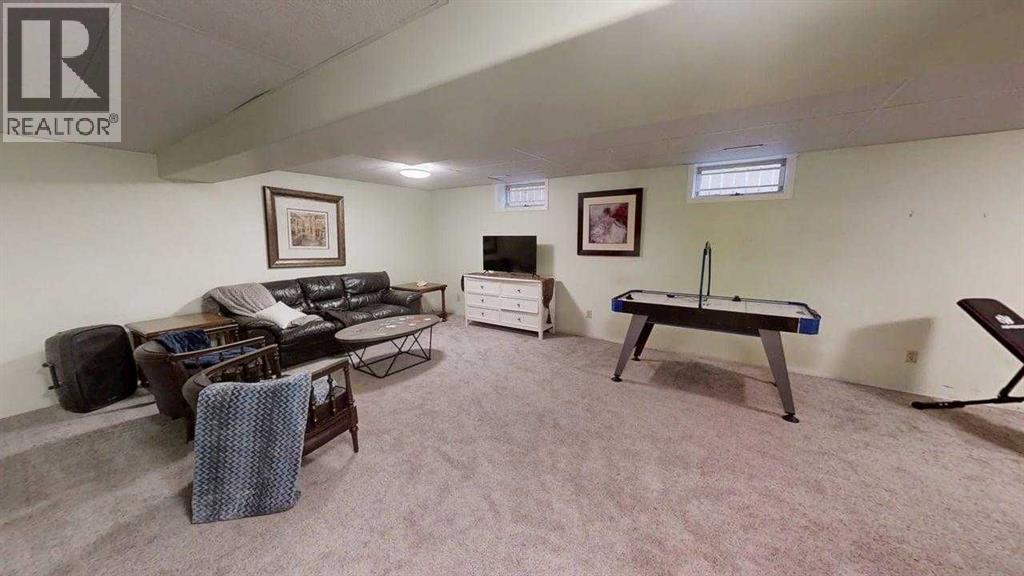 42 Ridgewood Boulevard W Property Photo 13