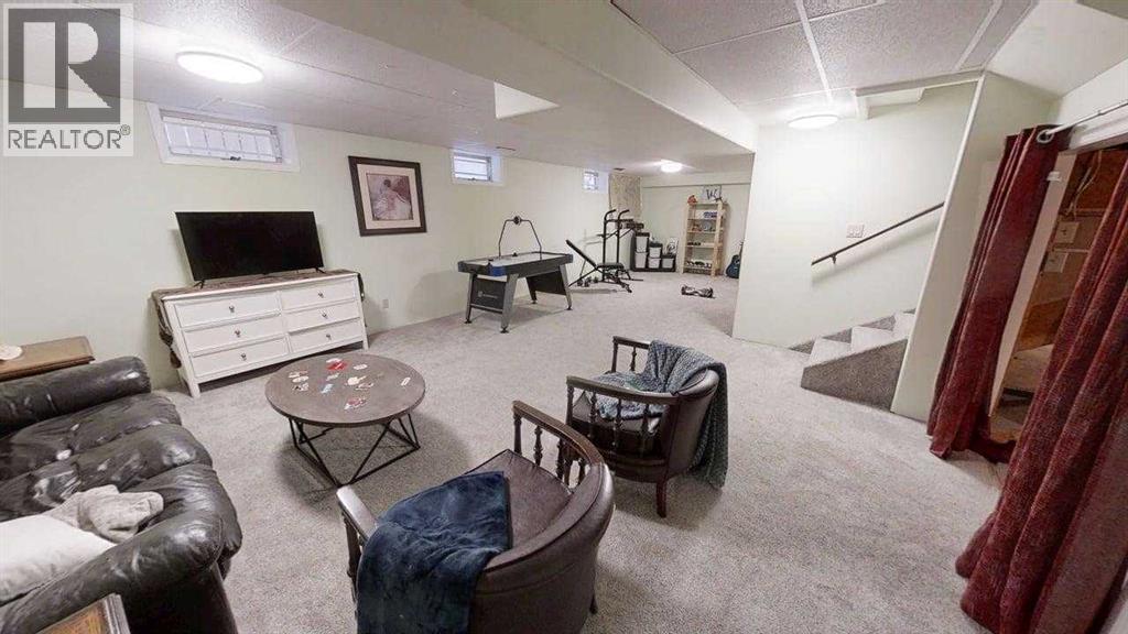42 Ridgewood Boulevard W Property Photo 14