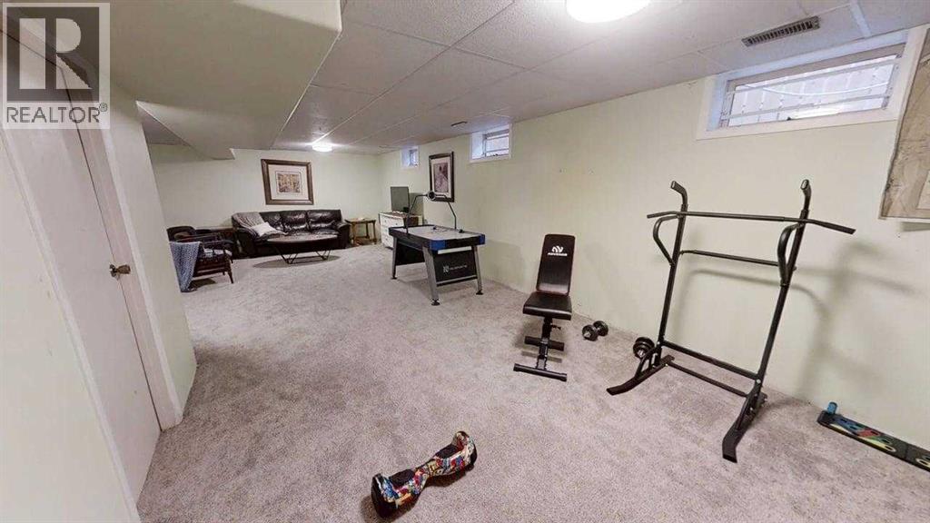42 Ridgewood Boulevard W Property Photo 16