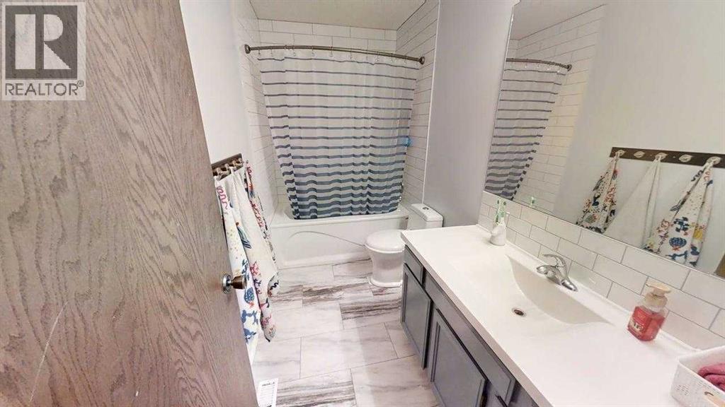 42 Ridgewood Boulevard W Property Photo 17