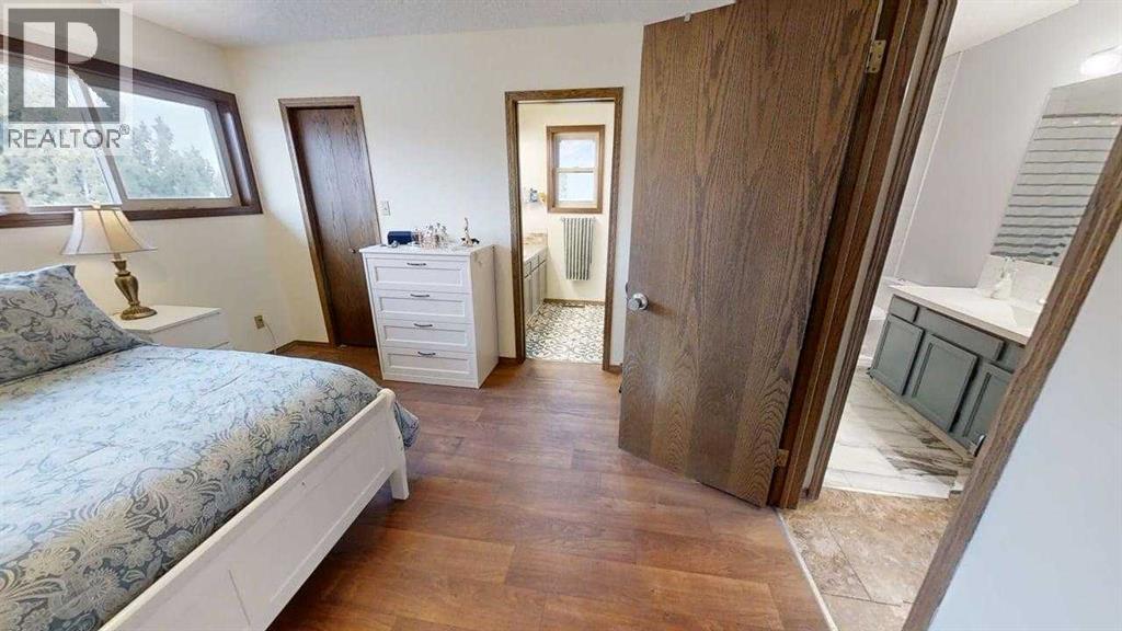 42 Ridgewood Boulevard W Property Photo 19