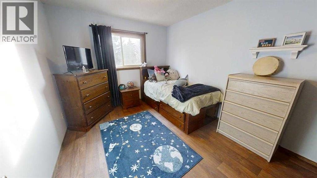 42 Ridgewood Boulevard W Property Photo 22