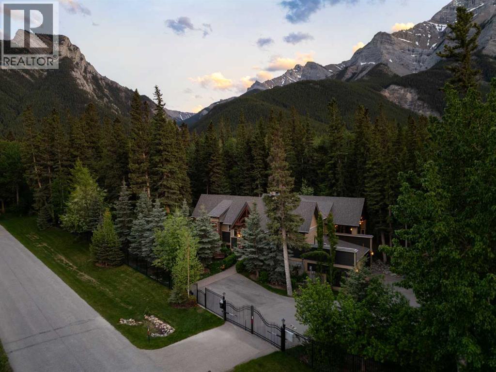 9 Mountaineer Close Property Photo 1