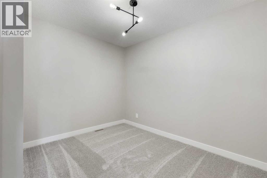 8 Waterford Glen Property Photo 25