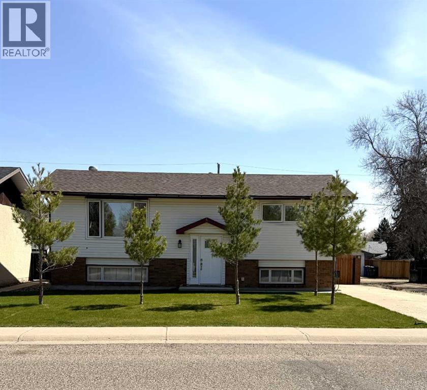 1539 4 Avenue NE Property Photo 1