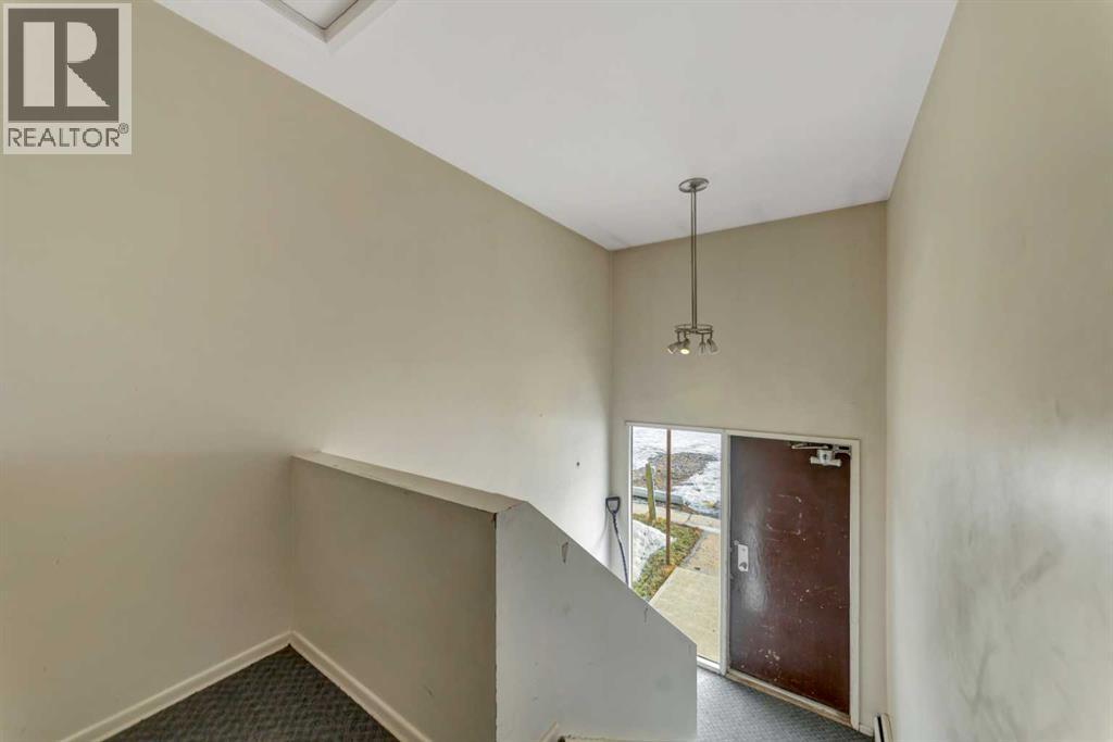 5619 46 Street Property Photo 4