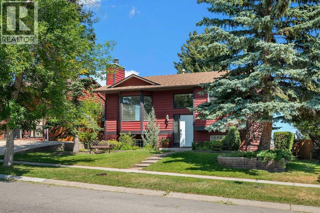 124 Macewan Drive Nw Property Photo 1
