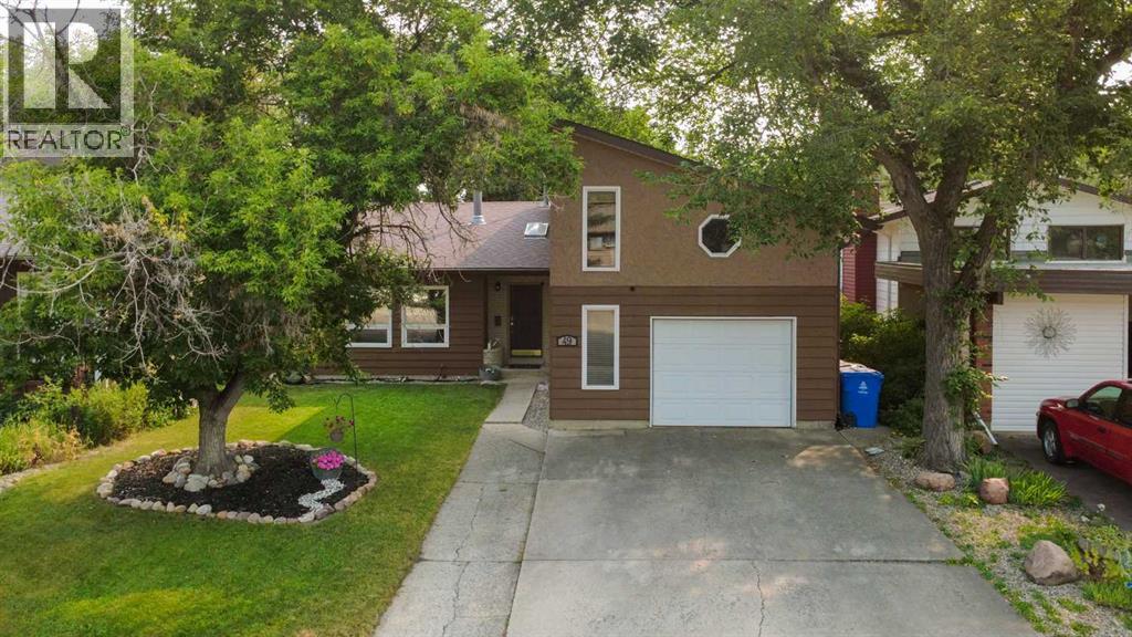 49 Iroquois Crescent W Property Photo 1