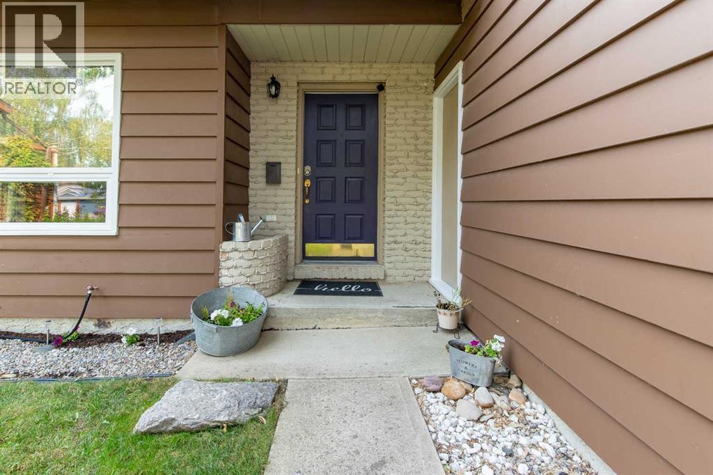 49 Iroquois Crescent W Property Photo 4