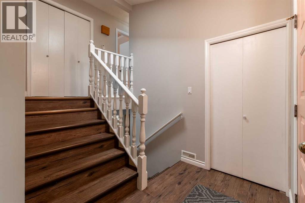 49 Iroquois Crescent W Property Photo 6