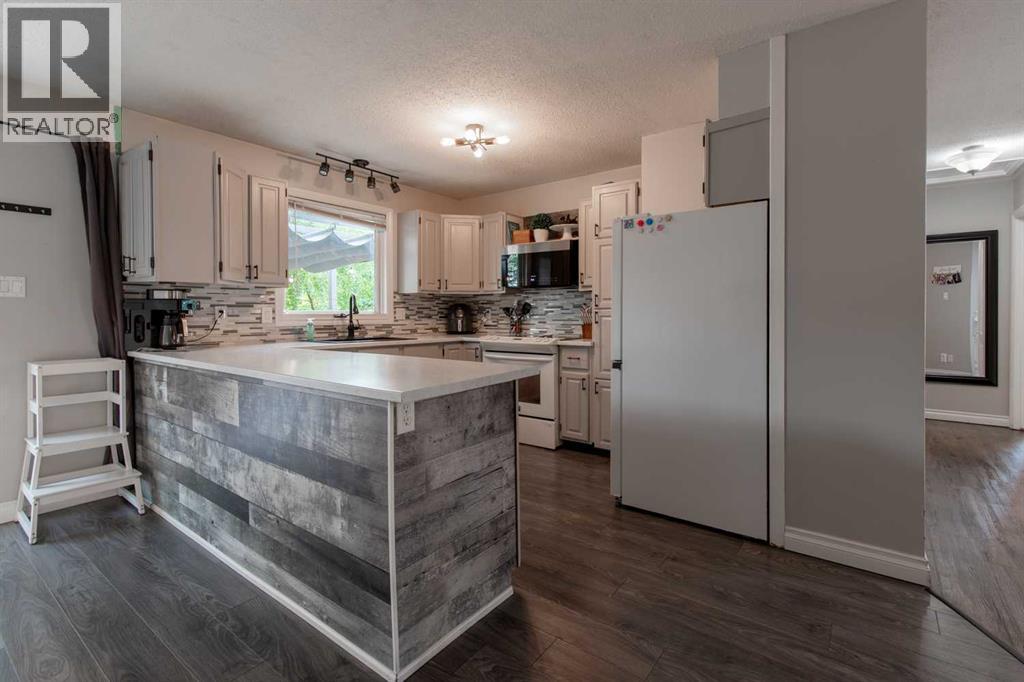 49 Iroquois Crescent W Property Photo 12
