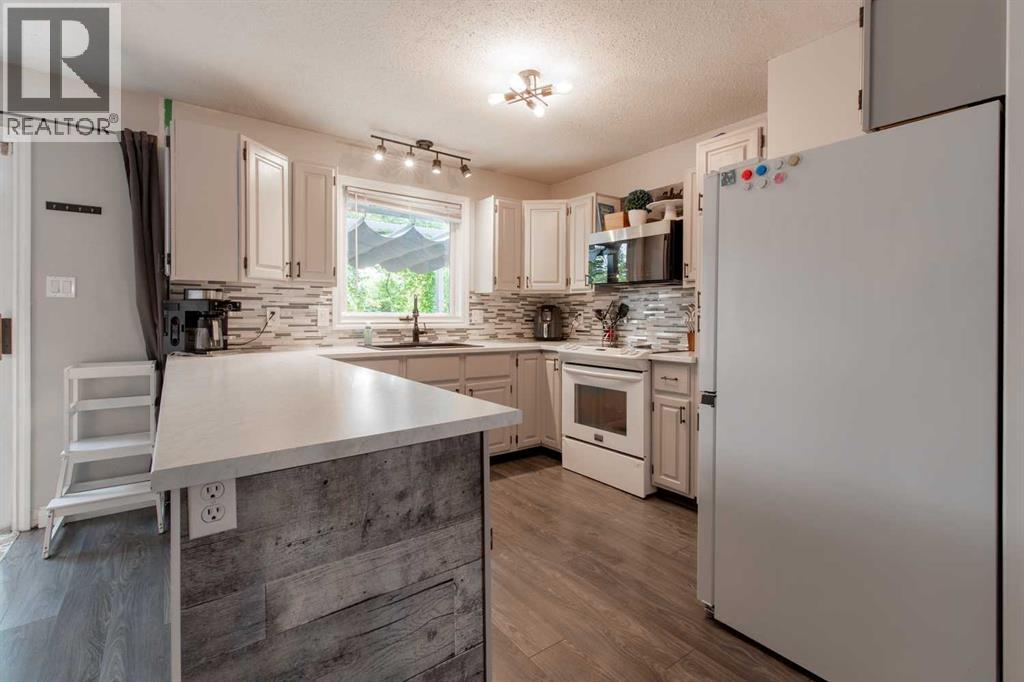 49 Iroquois Crescent W Property Photo 14