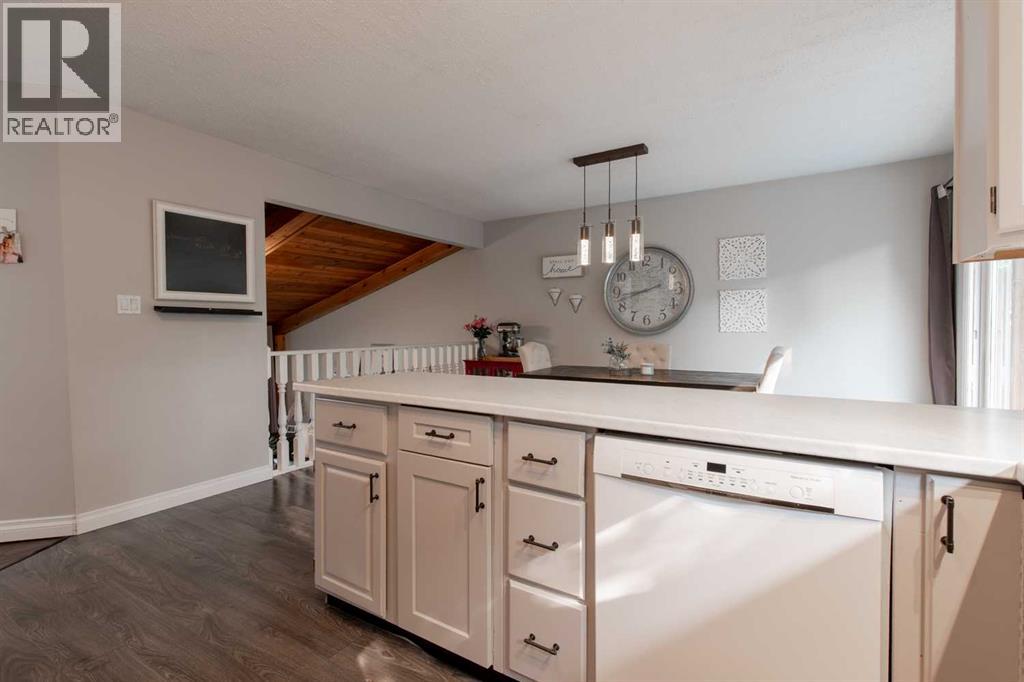 49 Iroquois Crescent W Property Photo 16