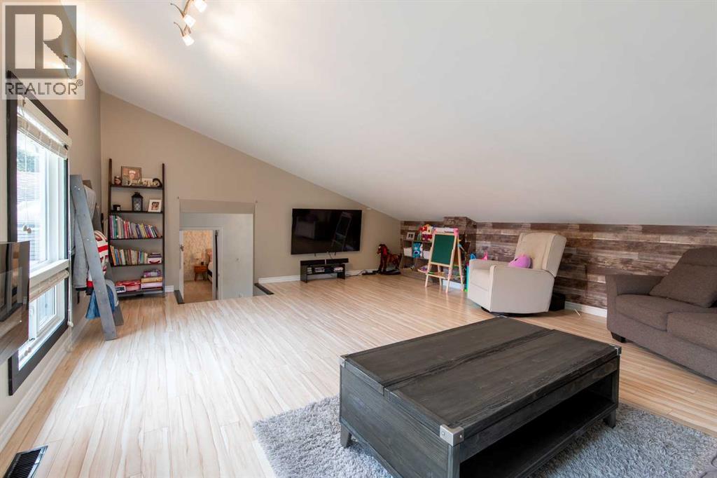 49 Iroquois Crescent W Property Photo 29