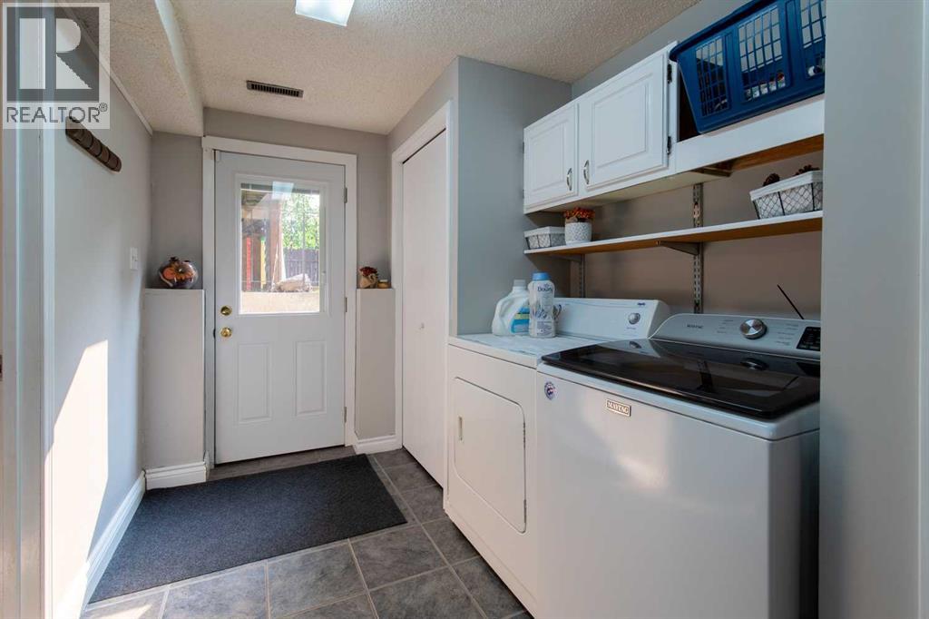 49 Iroquois Crescent W Property Photo 32