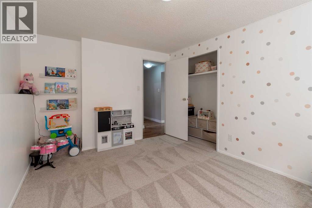 49 Iroquois Crescent W Property Photo 38