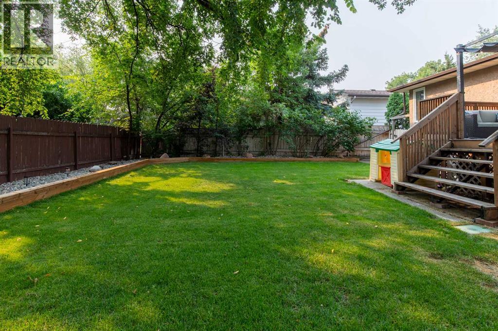 49 Iroquois Crescent W Property Photo 43