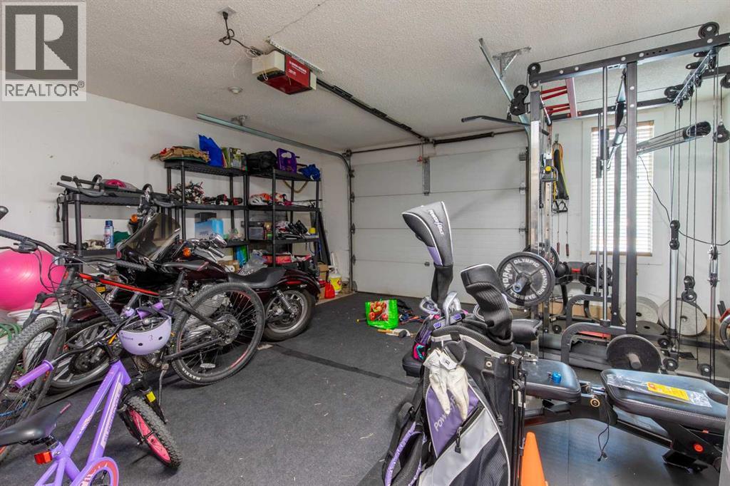 49 Iroquois Crescent W Property Photo 46
