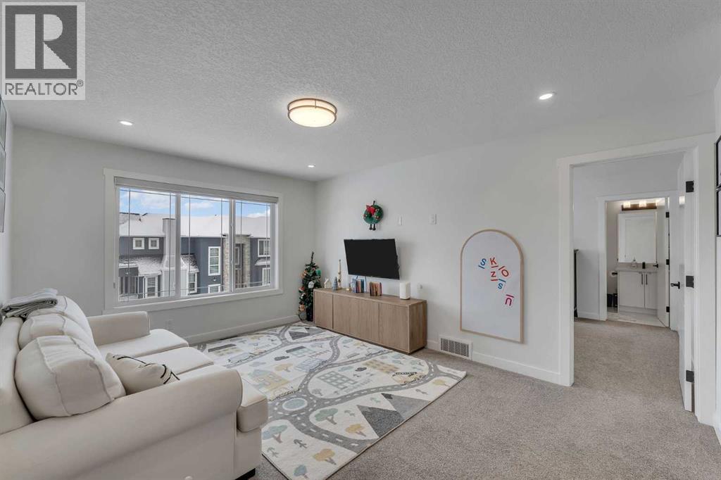 202 Kinniburgh Crescent Property Photo 30