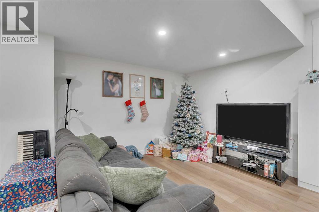 202 Kinniburgh Crescent Property Photo 36