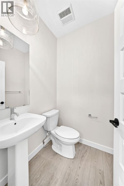1075 Bayview Crescent Sw Property Photo 8