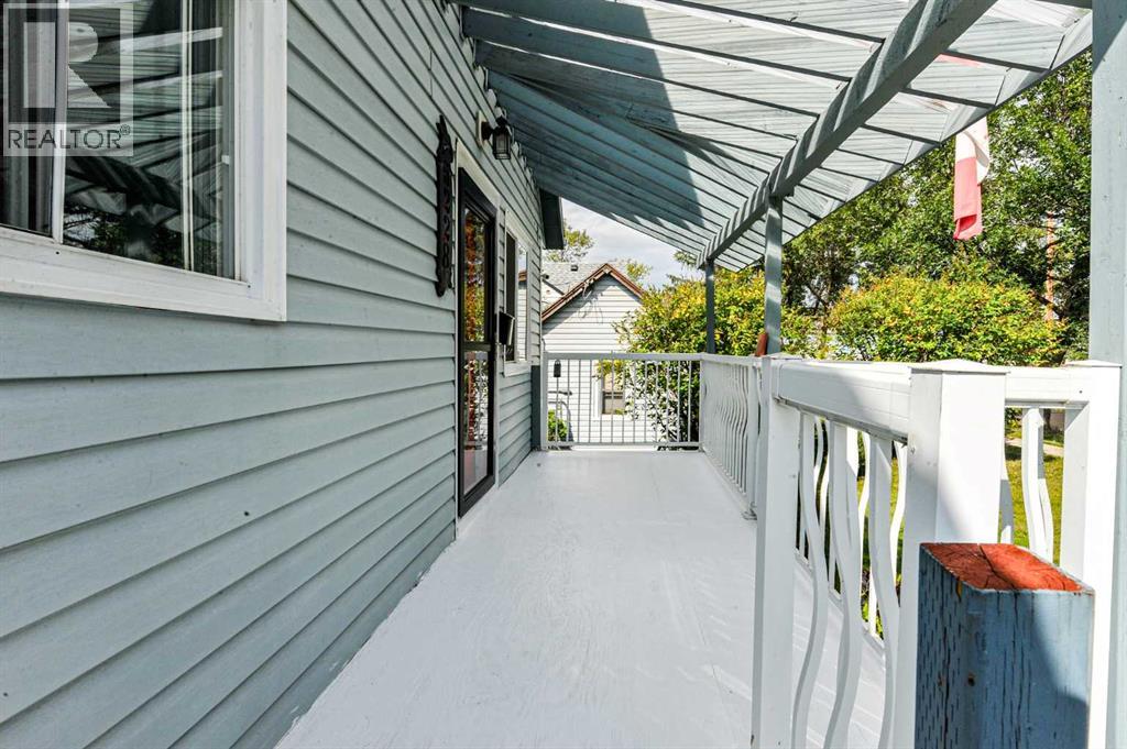 5228 42 Street Property Photo 4
