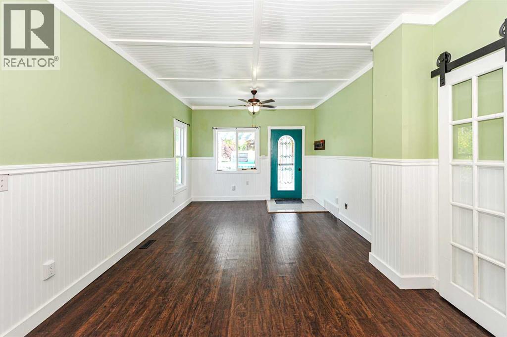 5228 42 Street Property Photo 7