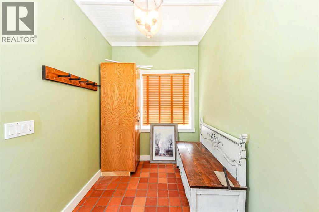 5228 42 Street Property Photo 14