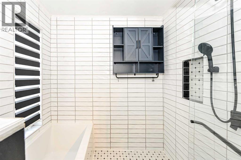 5228 42 Street Property Photo 18