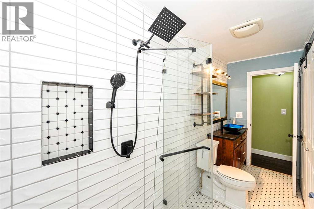 5228 42 Street Property Photo 19