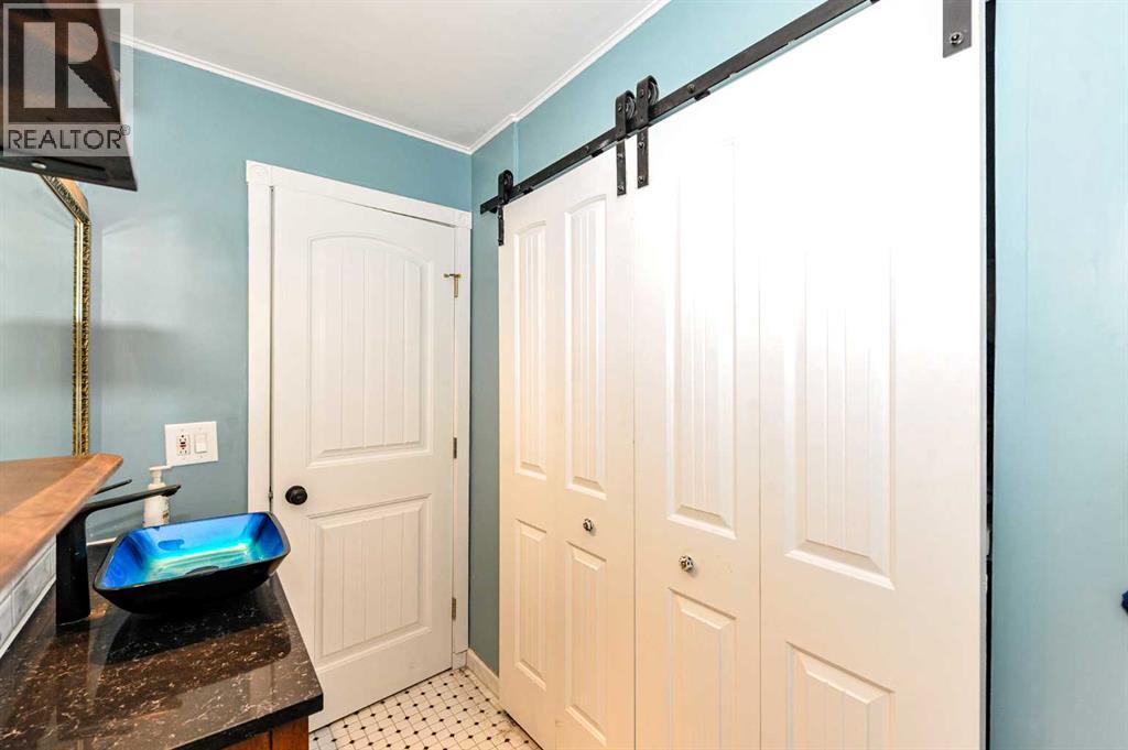 5228 42 Street Property Photo 20