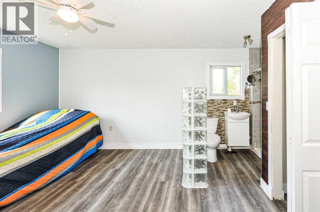 5228 42 Street Property Photo 21