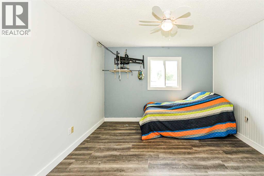 5228 42 Street Property Photo 22