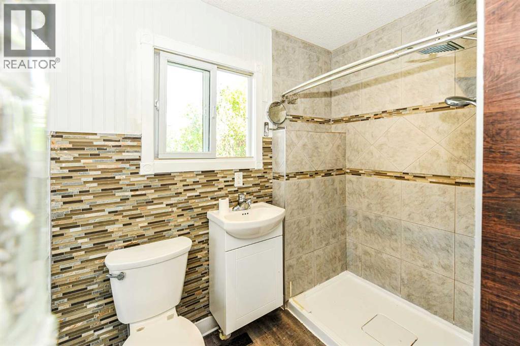 5228 42 Street Property Photo 23
