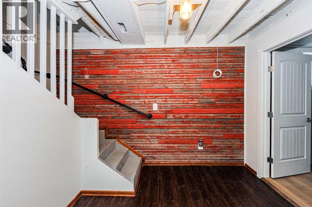 5228 42 Street Property Photo 25