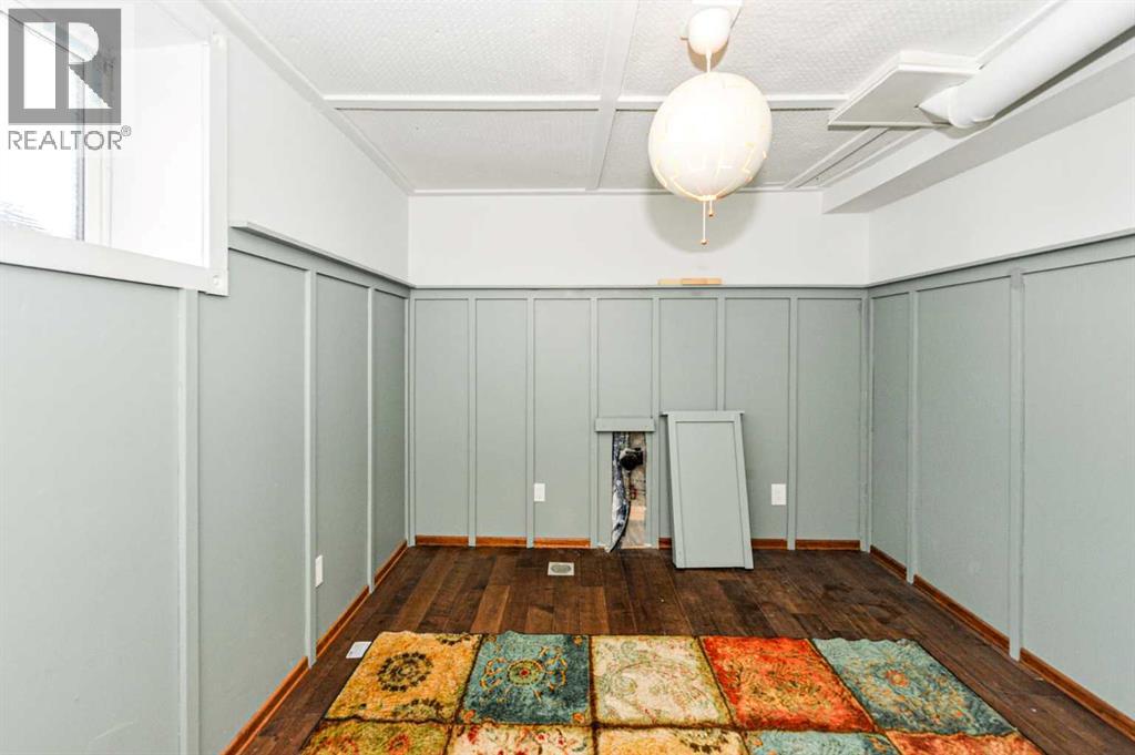 5228 42 Street Property Photo 26