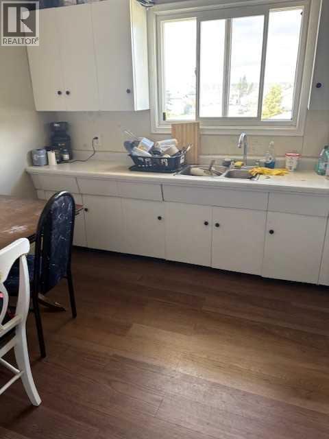 4740 54 Avenue Property Photo 6