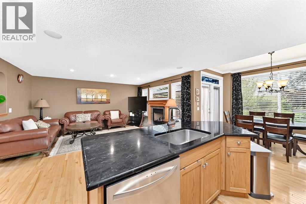 144 Cougarstone Common Sw Property Photo 5